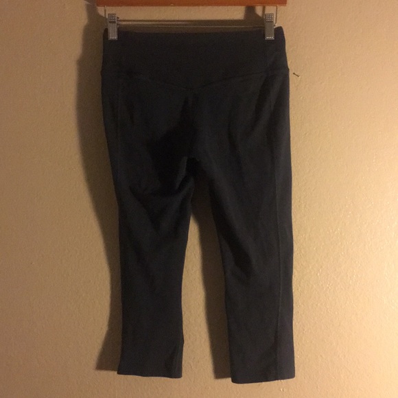 EUC Nike Active Capris - Picture 3 of 5